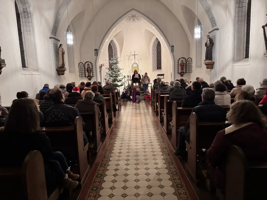 Kaaner Weihnachten mit Verlesung der Weihnachtsgeschichte - organisiert von Müttern der Kaaner Kinder